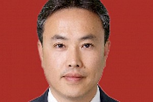Eun Woo Lee